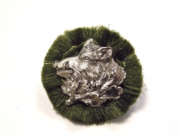 Broche sanglier fond vert